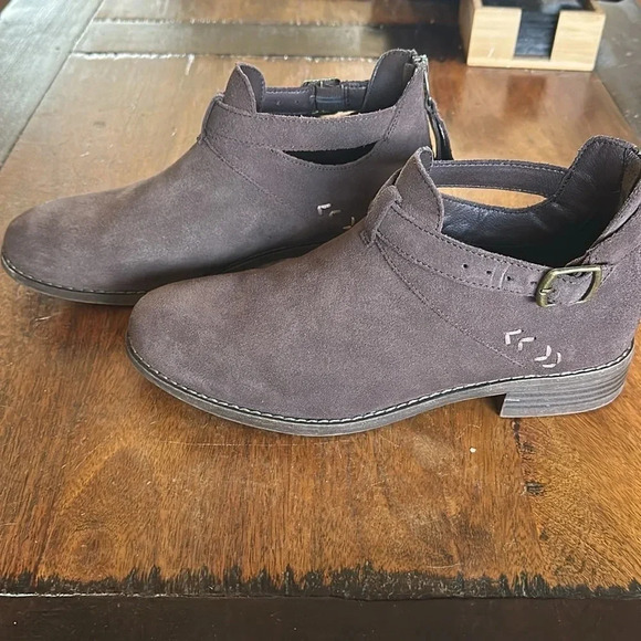 Skechers Suede chocolate brown boots. Size 9 - Picture 3 of 7